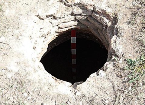 Kanalizasiya quyusuna düşən 2 nəfər öldü