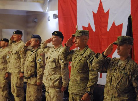 Kanadalı hərbçilər saçlarını boyaya, manikür etdirə və ətək geyinə BİLƏRLƏR – Müdafiə Nazirliyi