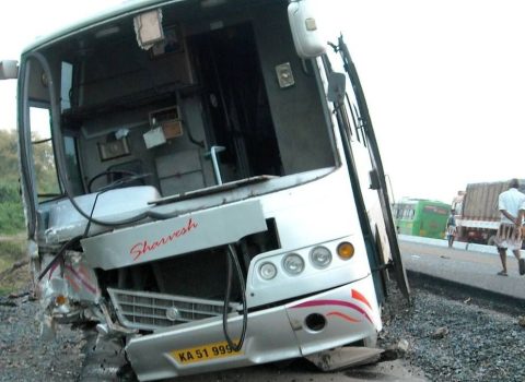 Uqandada mikroavtobusla yük maşını toqquşdu – 9 nəfər öldü