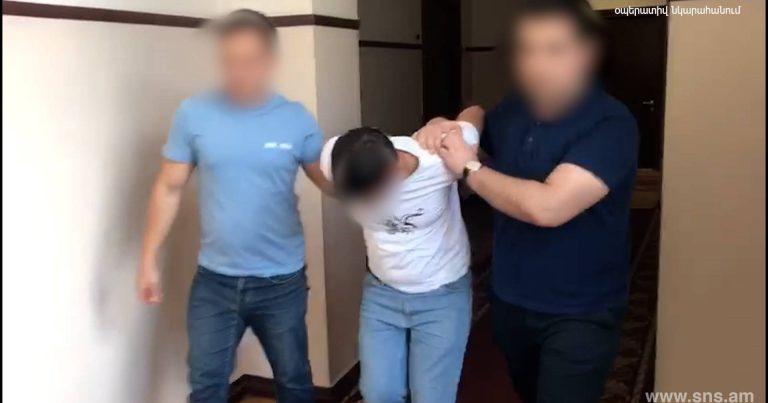 Ermənistanda daha bir hərbçi pul qarşılığında dövlətə xəyanət etdi – VİDEO Ermənistanda daha bir hərbçi pul qarşılığında dövlətə xəyanət etdi – VİDEO