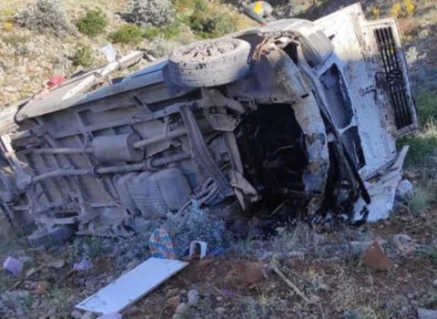 Türkiyədə mikroavtobus aşdı – Ölənlər və yaralananlar var