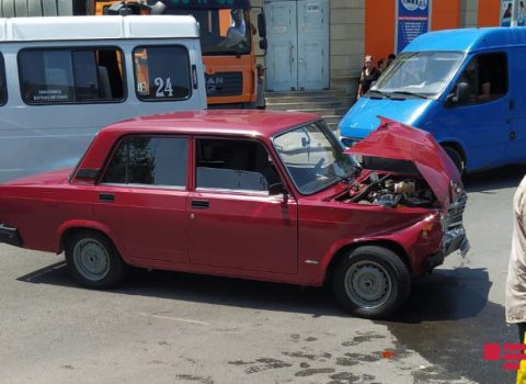 Gəncədə iki minik maşını toqquşdu, xəsarət alanlar var – FOTO