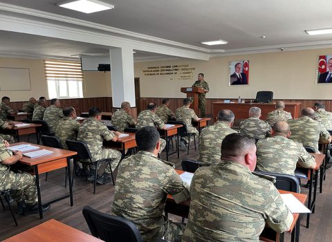Müdafiə naziri Xocavənddə müşavirə keçirdi – Qarabağda əməliyyat şəraiti təhlil edildi