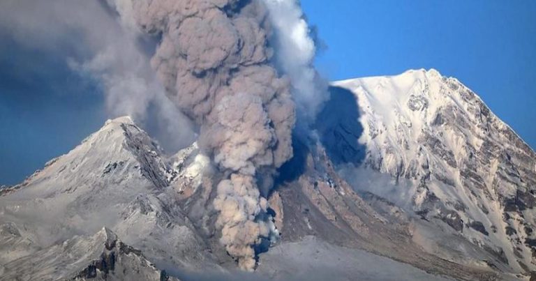 İndoneziyada son bir ayda ikinci vulkan püskürdü – VİDEO