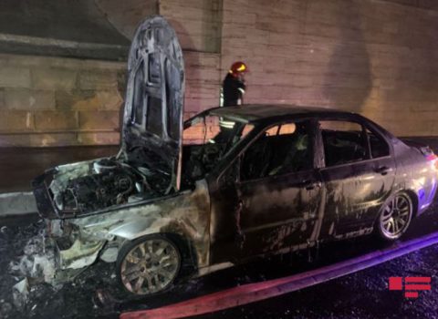 Bakıda avtomobilin yanması tıxaca səbəb oldu – Sürücü tapılmır / FOTO