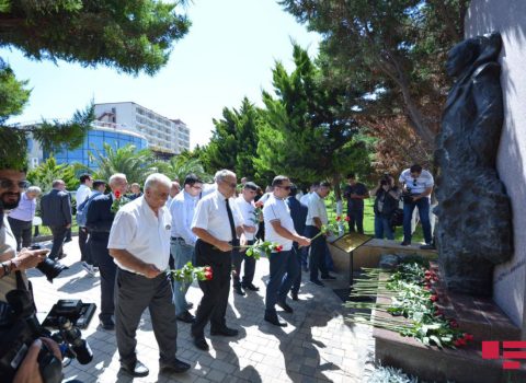 “Neft Daşları”na yerli və xarici media nümayəndələrinin səfəri təşkil olundu – FOTO