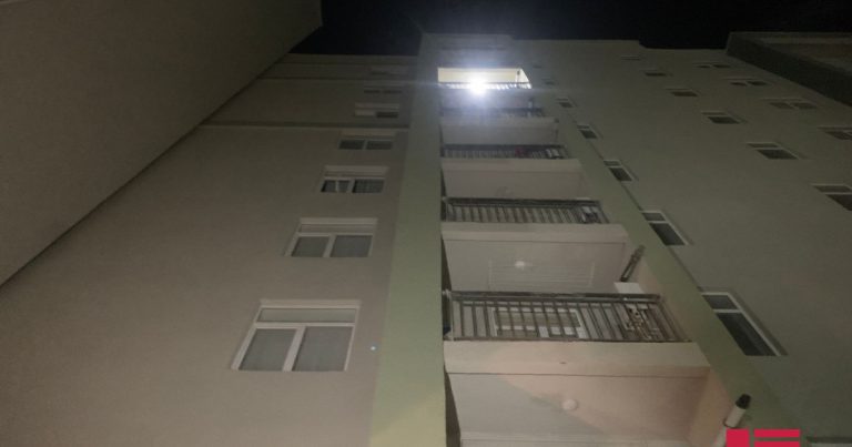 Bakıda qadının iki övladı ilə özünü beşinci mərtəbədən atması ilə bağlı yeni DETALLAR – YENİLƏNİB + VİDEO Bakıda qadının iki övladı ilə özünü beşinci mərtəbədən atması ilə bağlı yeni DETALLAR – YENİLƏNİB + VİDEO