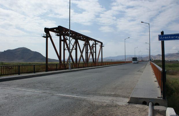 Türkiyə vətəndaşlarına quru sərhədini keçməklə Azərbaycandan çıxmağa İCAZƏ VERİLDİ Türkiyə vətəndaşlarına quru sərhədini keçməklə Azərbaycandan çıxmağa İCAZƏ VERİLDİ