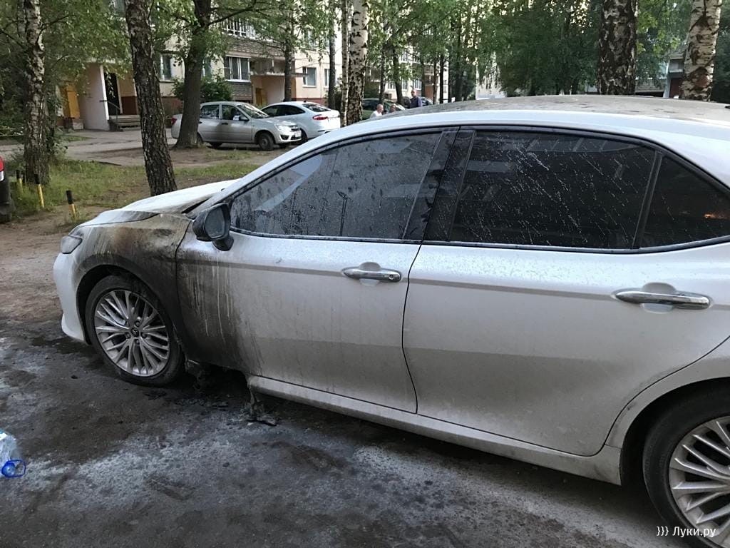 Tanınmış boksçunun avtomobili yandırıldı - FOTO