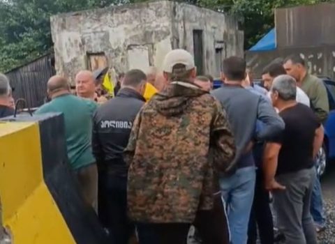 Gürcüstanda özbaşınalıq: Üç gündür limanda azərbaycanlıların yolunu niyə kəsiblər? – VİDEO