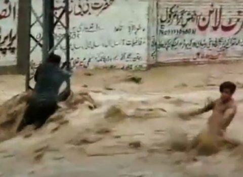 Pakistanda daşqın qurbanlarının sayı 300-ü keçdi – FOTO/VİDEO