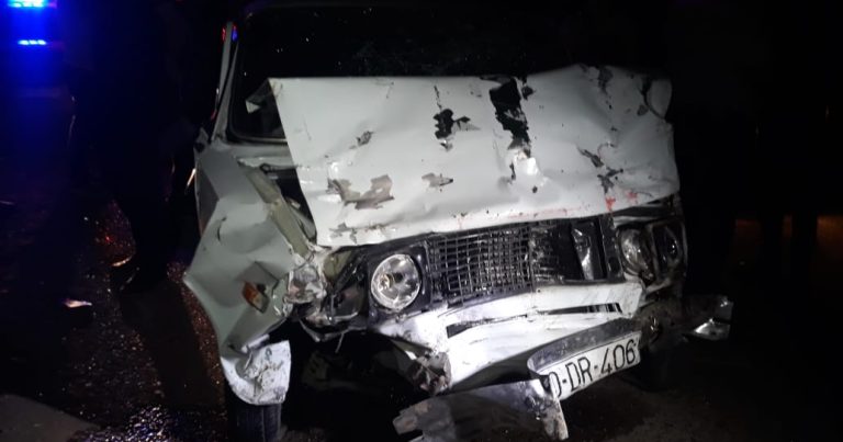 Azərbaycanda bir ailənin üzvləri qəzaya düşdü, ölən və yaralılar var – FOTO Azərbaycanda bir ailənin üzvləri qəzaya düşdü, ölən və yaralılar var – FOTO