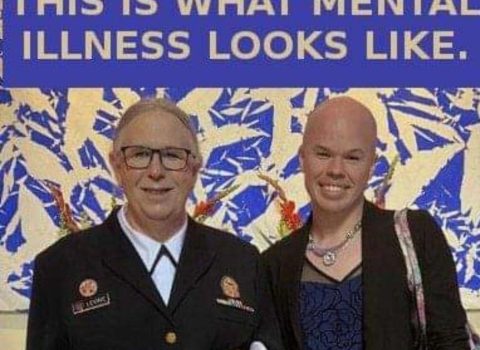 ABŞ admiralı olan ilk transseksual qadının FOTOsu sosial şəbəkələrin TƏNQİD HƏDƏFİ OLDU