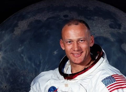 Aya ayaq basan ikinci astronavtın gödəkçəsi rekord qiymətə satıldı – FOTO