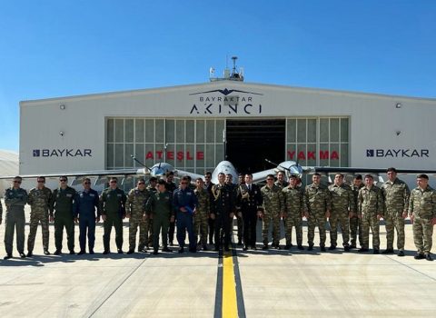 Azərbaycan hərbçiləri “AKINCI silahlı pilotsuz uçuş aparatının istismarı kursu”nda iştirak etdilər – FOTO