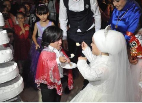 108 santimetr boyu olan cütlük evləndi – FOTOLAR