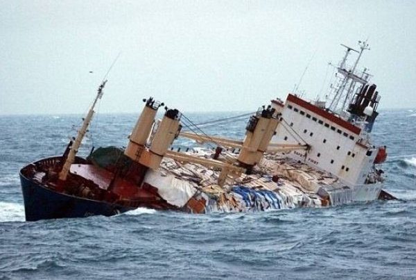 Gəmi batdı: 18 ekipaj üzvü İTKİN DÜŞDÜ