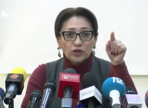 “İlk dəfədir ki, Ermənistan beynəlxalq arenada TƏKLƏNİR” – Qalstyan