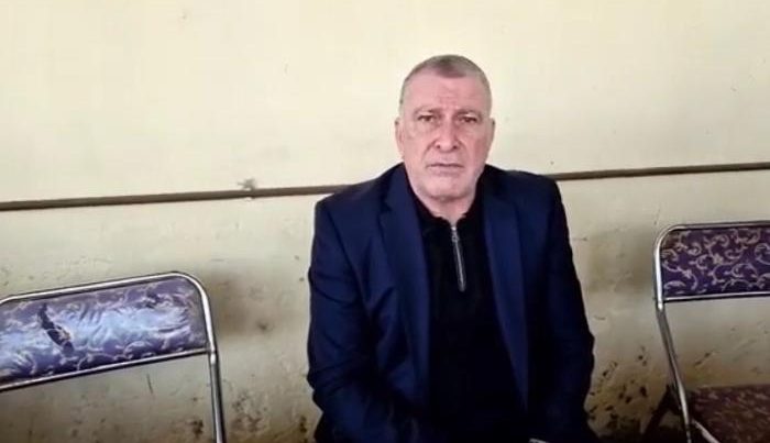 Sabirabadın icra başçısı ölən qazinin yasına gəldi — Jurnalistlərə “siyasiləşdirməyin” DEDİ – VİDEO Sabirabadın icra başçısı ölən qazinin yasına gəldi — Jurnalistlərə “siyasiləşdirməyin” DEDİ – VİDEO