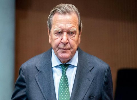 Şröder: “Zelenskinin Krımı geri almaq fikri mənasızdır”