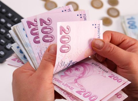 Türkiyədə minimum əməkhaqqı ARTIRILDI
