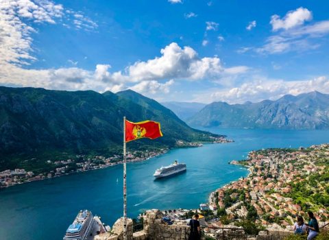 Monteneqroda oteldə 100-ə yaxın turist zəhərləndi