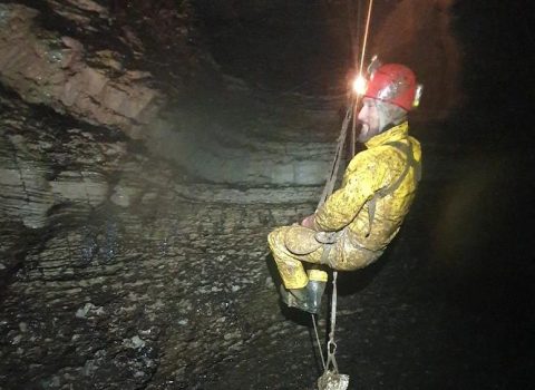 Alimlər Avstraliyanın ən dərin mağarasını kəşf etdi – FOTO