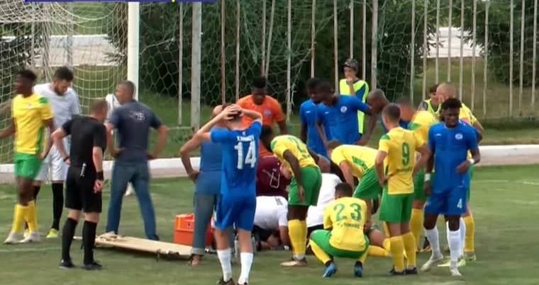 Moldova çempionatında qorxulu anlar – Futbolçu komaya düşdü – VİDEO Moldova çempionatında qorxulu anlar – Futbolçu komaya düşdü – VİDEO
