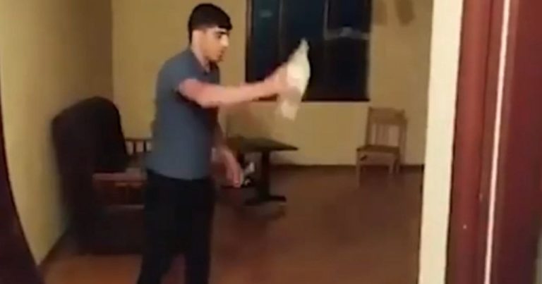 Ermənilər Zabux kəndində evləri yandırırlar – VİDEO Ermənilər Zabux kəndində evləri yandırırlar – VİDEO