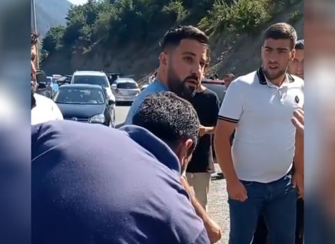 Laza sakinləri turistləri kəndə buraxmadı – SƏBƏB – VİDEO