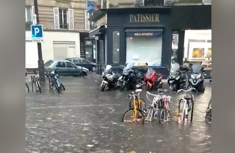 Fransada küçələr su altında qaldı, metro bağlandı – VİDEO