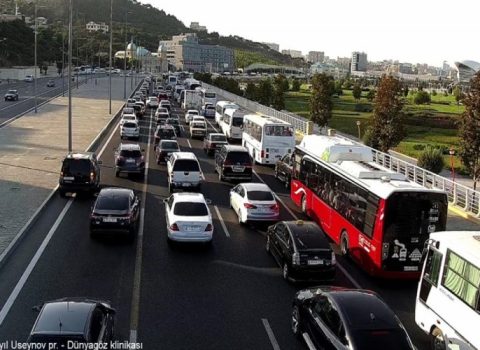 Bakıda sıxlıq olan yollar – SİYAHI
