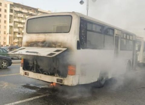 Sabunçuda sərnişin avtobusu yandı