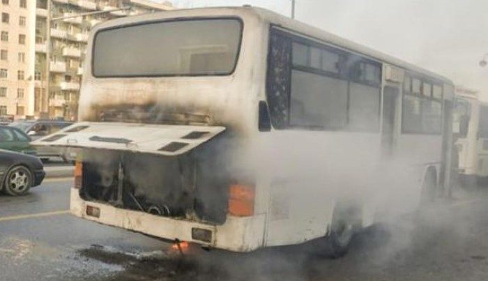 Sabunçuda sərnişin avtobusu yandı