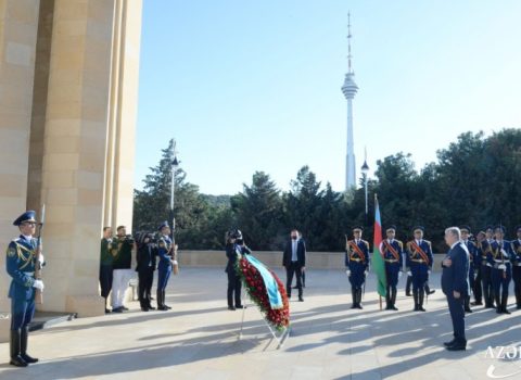 Qazaxıstan Prezidenti Şəhidlər xiyabanını ziyarət etdi – FOTO