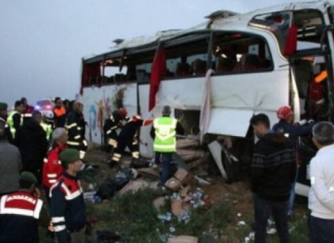 Türkiyədə turist avtobusu qəzaya uğrayıb – ÖLƏNLƏR VAR