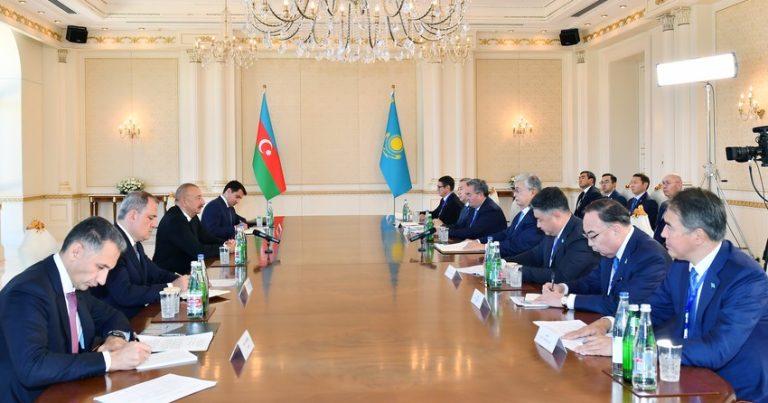 Azərbaycan və Qazaxıstan prezidentlərinin geniş tərkibdə görüşü keçirilib – YENİLƏNİB Azərbaycan və Qazaxıstan prezidentlərinin geniş tərkibdə görüşü keçirilib – YENİLƏNİB