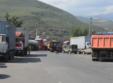 İrəvan-İran dövlətlərarası avtomobil yolunda nəqliyyatın hərəkəti İFLİC OLDU – FOTO