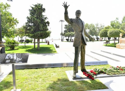 İlham Əliyev və Mehriban Əliyeva Müslüm Maqomayevin abidəsinin açılışında iştirak ediblər – YENİLƏNİB-2