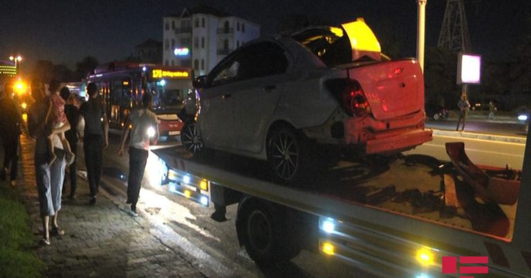 Bakıda 6 avtomobil toqquşdu, xəsarət alanlar var – FOTOLAR Bakıda 6 avtomobil toqquşdu, xəsarət alanlar var – FOTOLAR