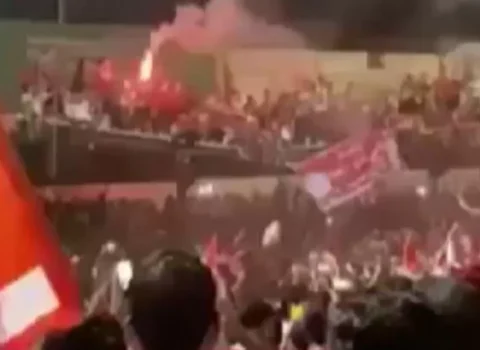 Liviyada tribuna çökdü: Yaralananlar var – VİDEO