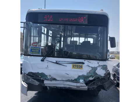 Hövsanda sərnişin avtobusu minik maşını ilə toqquşdu