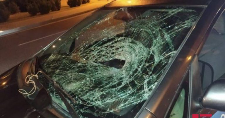Bakıda taksi üç piyadanı vurub – Ölən və yaralılar var Bakıda taksi üç piyadanı vurub – Ölən və yaralılar var