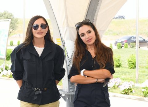 Leyla Əliyeva Mehriban Əliyevanı təbrik etdi – FOTO
