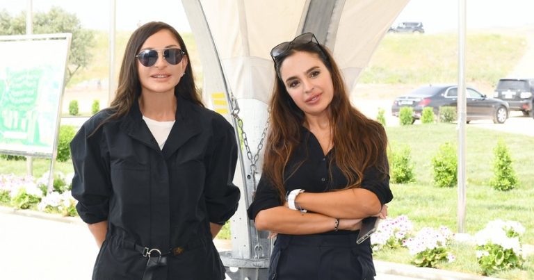 Leyla Əliyeva Mehriban Əliyevanı təbrik etdi – FOTO Leyla Əliyeva Mehriban Əliyevanı təbrik etdi – FOTO