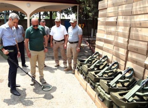 Fransa Azərbaycana 130 minaaxtaran detektor hədiyyə etdi