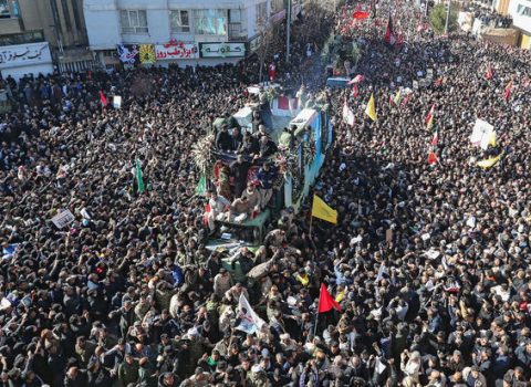 İranda təqaüdçülər etiraza qalxdı: “Ölüm olsun Rəisiyə” – VİDEO