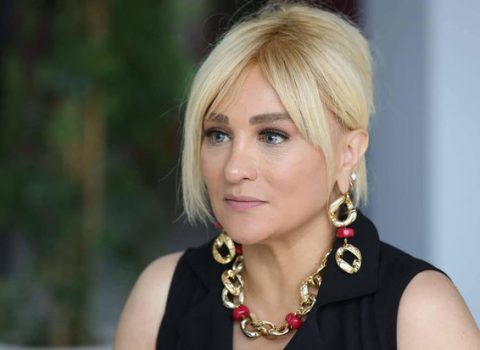 Məşhur aparıcı “Xəzər TV”dən GETDİ