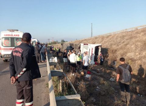 Türkiyədə çağırışçıları aparan avtobus aşdı – Bir nəfər öldü, 30 nəfər yaralandı