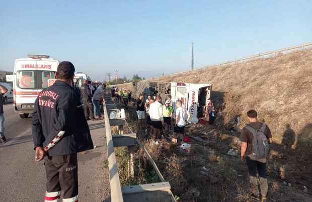 Türkiyədə çağırışçıları aparan avtobus aşdı – Bir nəfər öldü, 30 nəfər yaralandı Türkiyədə çağırışçıları aparan avtobus aşdı – Bir nəfər öldü, 30 nəfər yaralandı